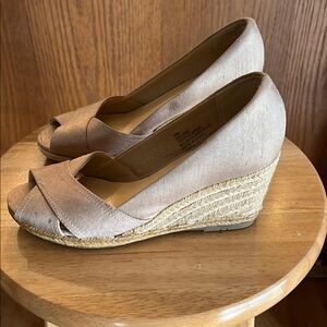 Elegant Women's Wedge Shoes in Tan